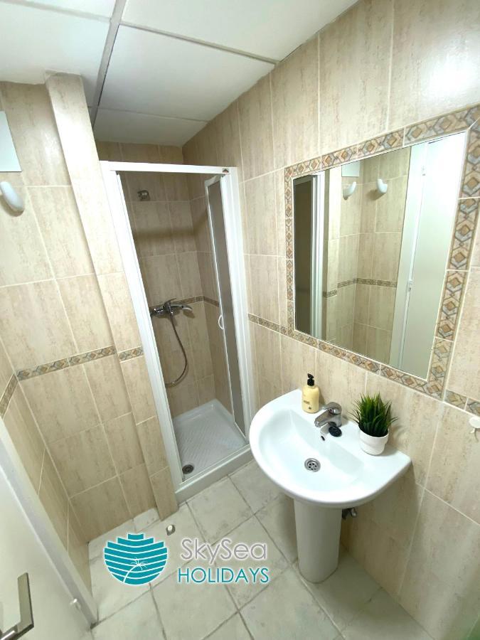 Skysea Holidays La Carihuela Apartment Torremolinos Bagian luar foto